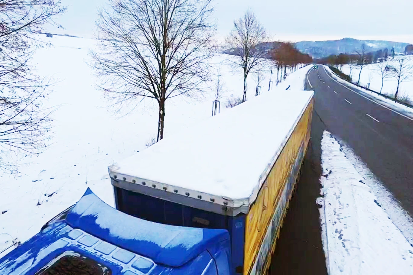 W niektórych przypadkach tafle lodu miały nawet po 3 centymetry grubości/Polizeipräsidium Mittelhessen