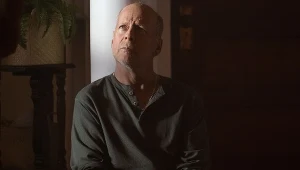 Bruce Willis w filmie "Survive the Night" z 2020 roku