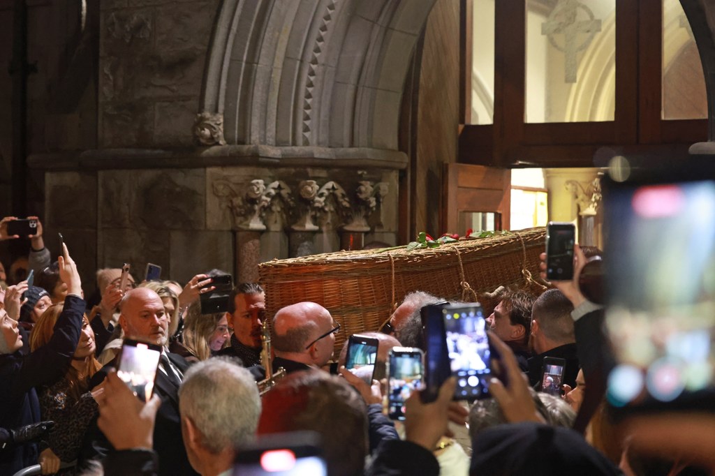 Tłumy na pogrzebie Shane'a MacGowana