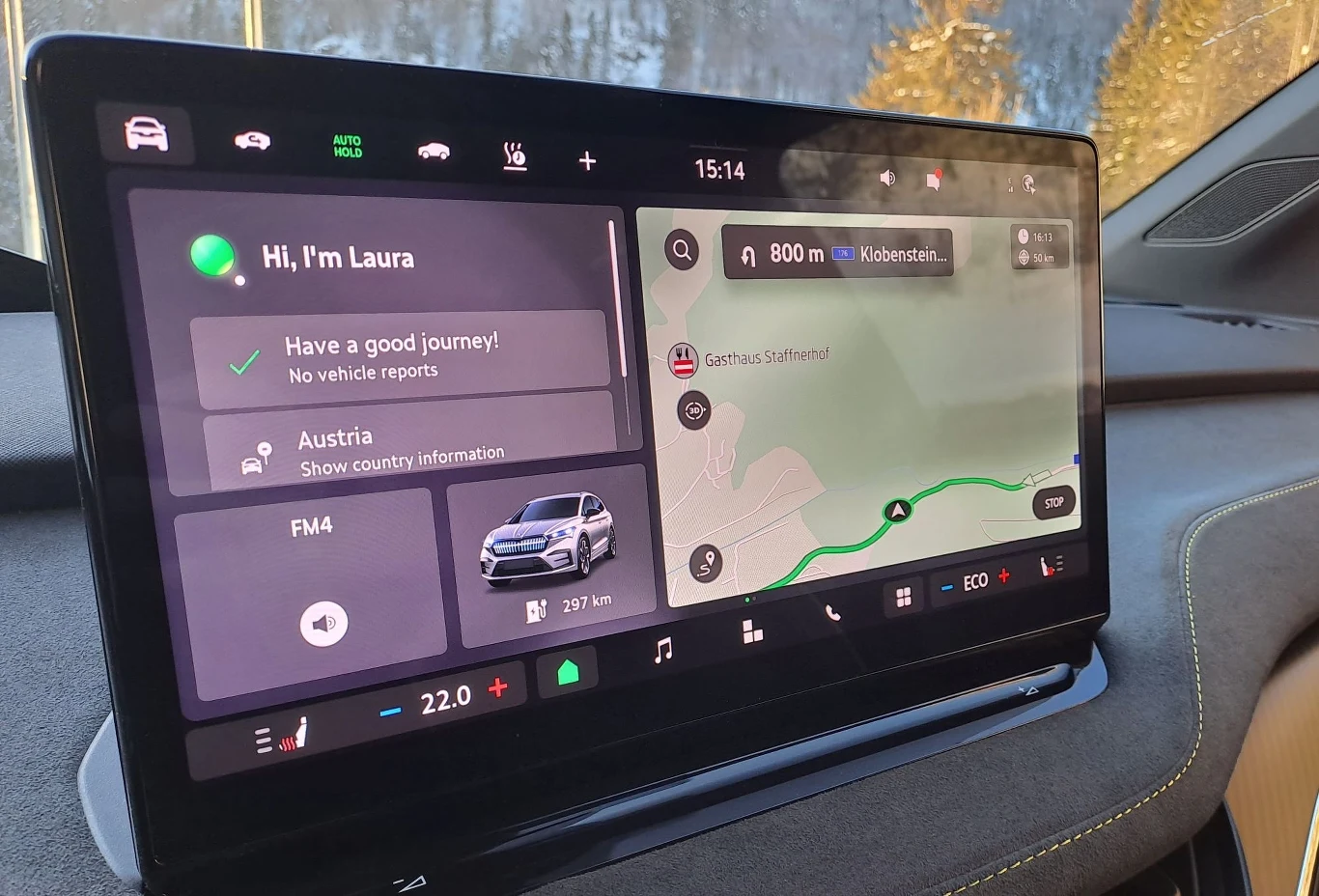 Dzięki nowemu oprogramowaniu system multimediów otrzymał nowy interfejs z bardziej intuicyjną strukturą menu. Dzięki nowemu oprogramowaniu system multimediów otrzymał nowy interfejs z bardziej intuicyjną strukturą menu.