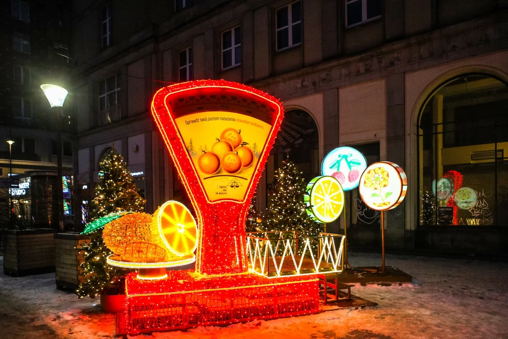 Tegoroczne dekoracje w Warszawie nawiązują do lat 50. i 60. 