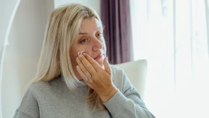 Tak na skórze manifestuje się choroba Hashimoto. Jasne wskazanie do badań