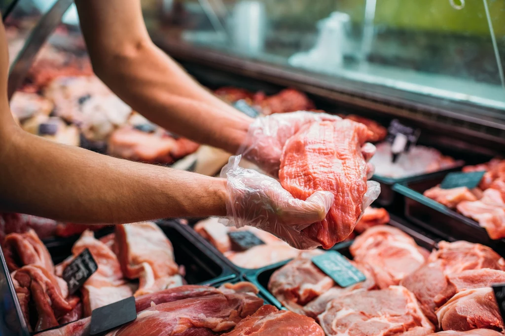 Sugestie dotyczące redukcji spożycia mięsa budzą sprzeciw większości obywateli. 