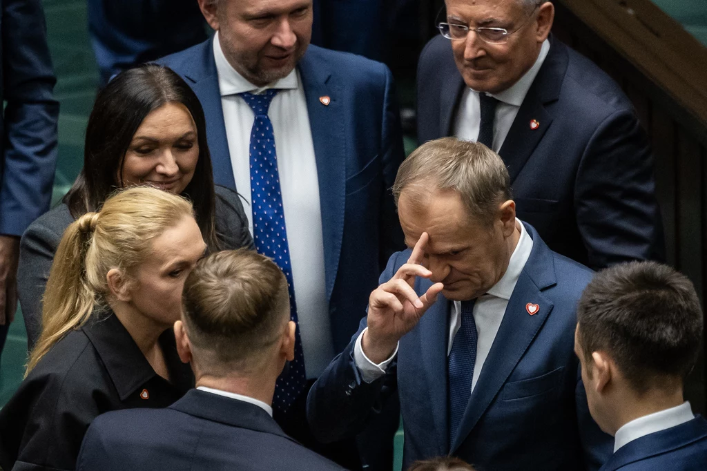 Donald Tusk jako premier będzie musiał mocno główkować, by nie powiększyć deficytu finansów publicznych w 2024 r.