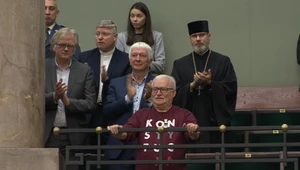 Były prezydent Lech Wałęsa pojawił się w poniedziałek na sali sejmowej