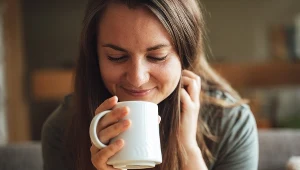 Jeden pij na czczo, drugi po posiłku, a trzeci wieczorem. Dzięki tym napojom schudniesz