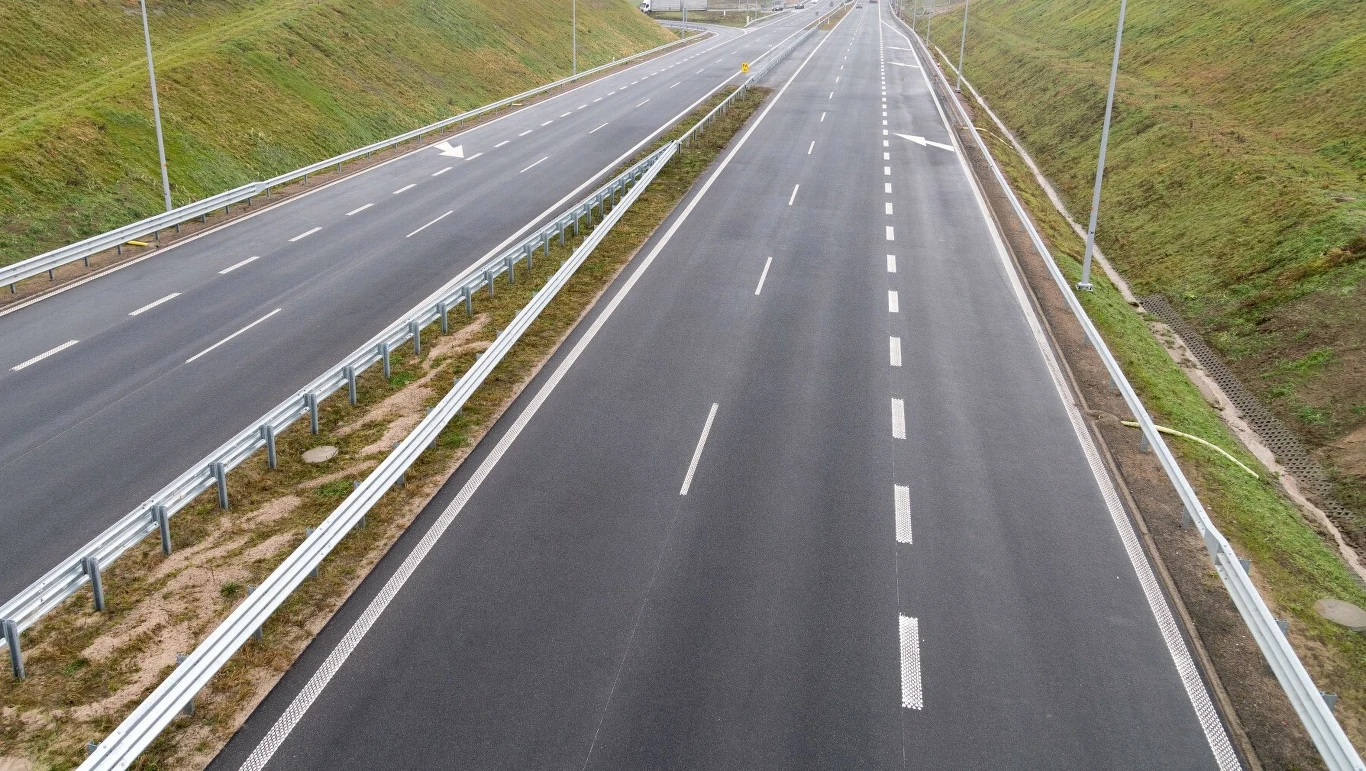 GDDKiA otrzymała w sumie 15 ofert od firm zainteresowanych realizacją dwóch odcinków drogi ekspresowej S12. /zdjęcie ilustracyjne/ GDDKiA otrzymała w sumie 15 ofert od firm zainteresowanych realizacją dwóch odcinków drogi ekspresowej S12. /zdjęcie ilustracyjne/