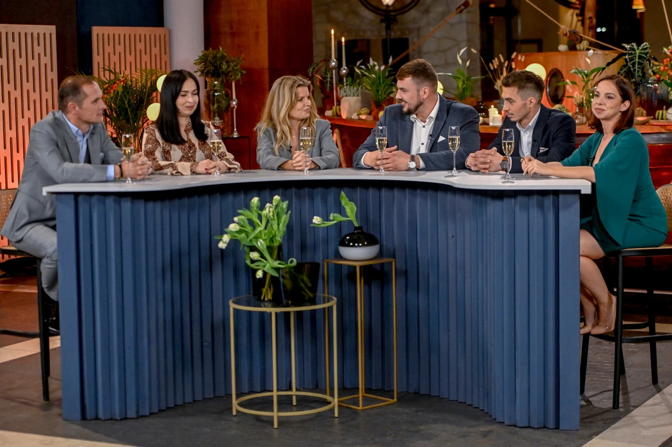 Mara Manowska i uczestnicy 10 edycji "Rolnik szuka żony" Mara Manowska i uczestnicy 10 edycji "Rolnik szuka żony"