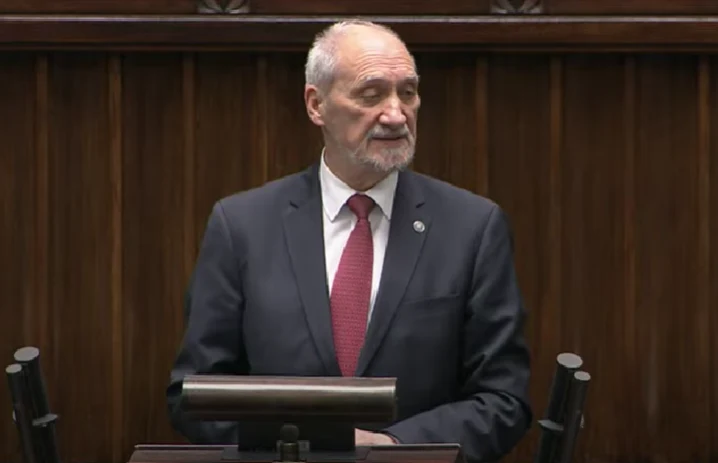 Antoni Macierewicz ma kłopoty article cover