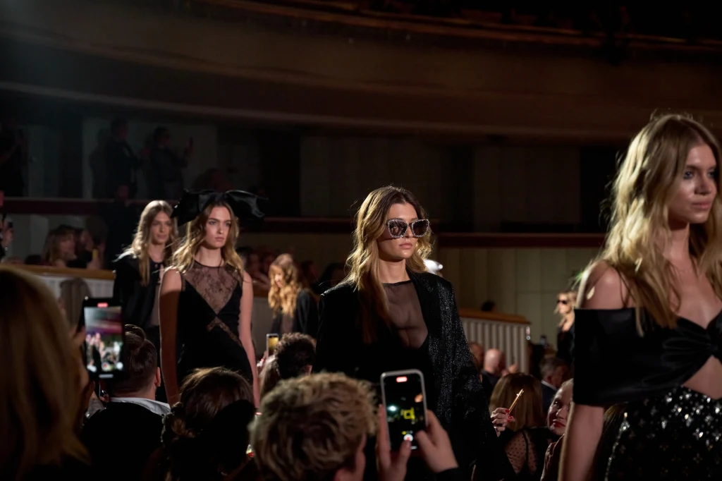 Pokaz Macieja Zienia "Black and White Symphony"