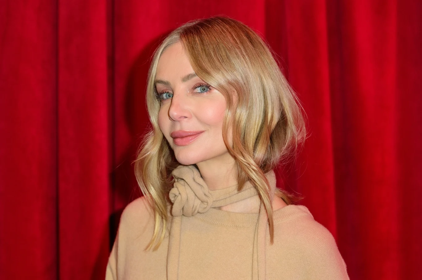 Agnieszka Woźniak-Starak ma miliardy na koncie. Agnieszka Woźniak-Starak ma miliardy na koncie.