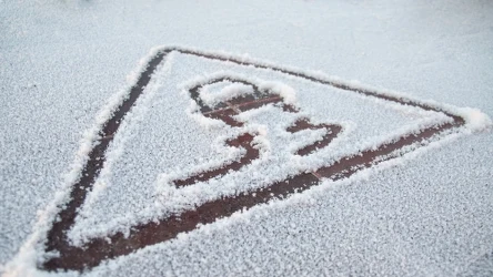 W środę rano warunki na drogach w dużej części kraju mogą być bardzo wymagające. Wystosowano alerty IMGW dla pięciu województw