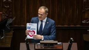 W kampanii wyborczej Donald Tusk obiecał, że jeżeli dojdzie do władzy, obniży VAT na transport publiczny. Obietnica została zawarta w "100 konkretach na 100 dni rządów"