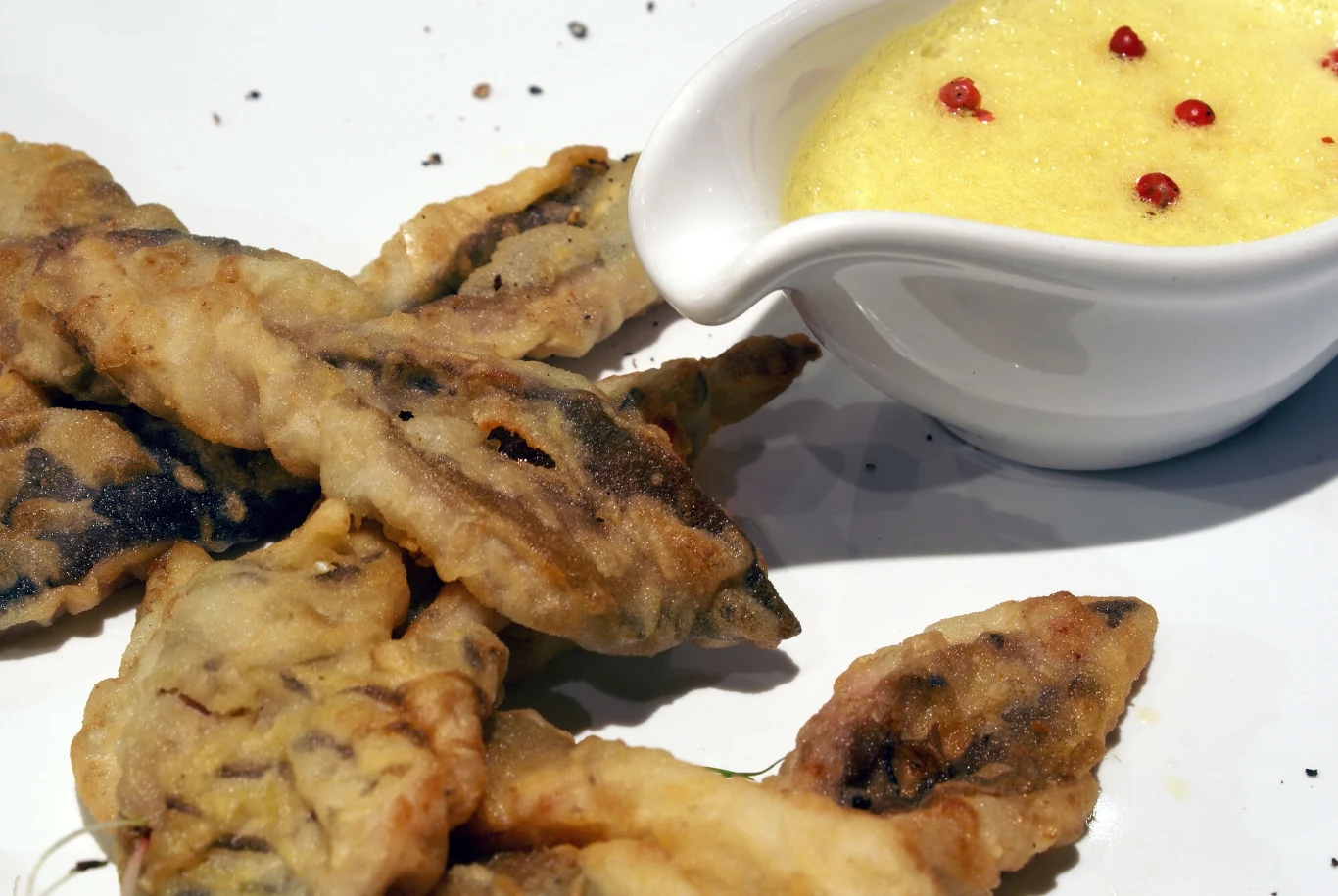 Faworki z karpia są proste w przygotowaniu