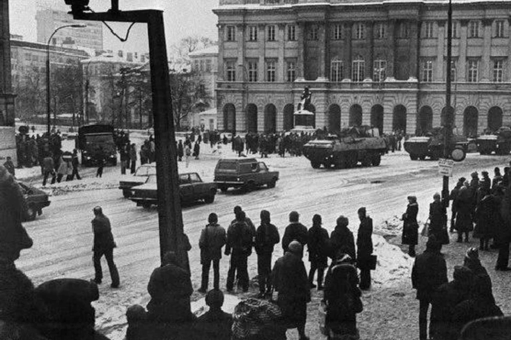 Wojsko i milicja wyjechał na ulice dużych miast, Warszawa 1981 r.