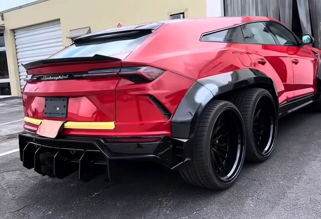 Sześciokołowe Lamborghini Urus . Fot. Sliderz_Official @YouTube