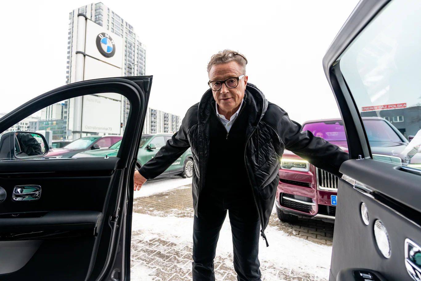 Andi w swojej roli. Zaprasza do wygodnego środka i zamyka za mną drzwi