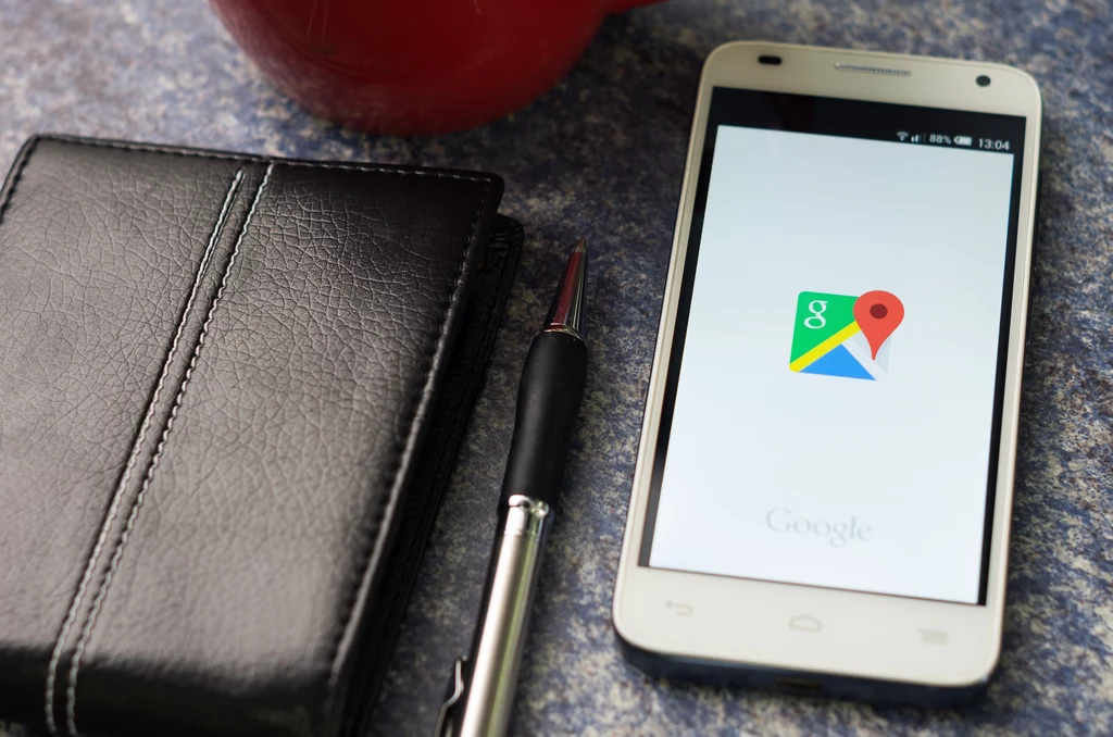 W Google Maps możemy w prosty sposób sprawdzić ceny paliwa. 