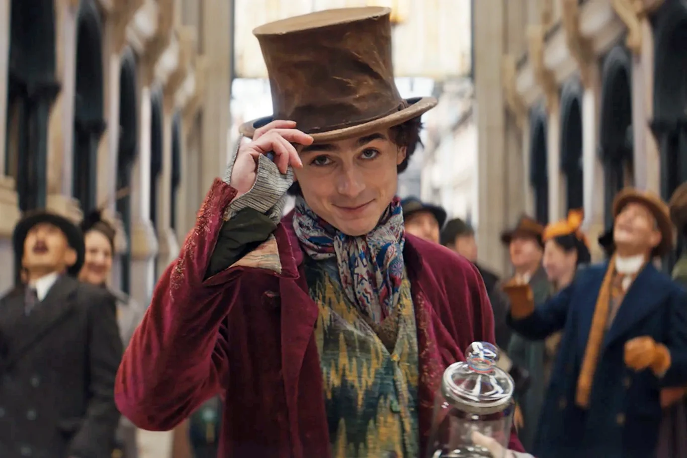 Timothée Chalamet w scenie z filmu "Wonka" Timothée Chalamet w scenie z filmu "Wonka"
