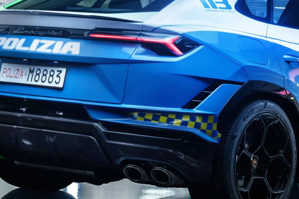 Nowe Lamborghini w szeregach policji. Ma lodówkę na narządy i mocarne V8