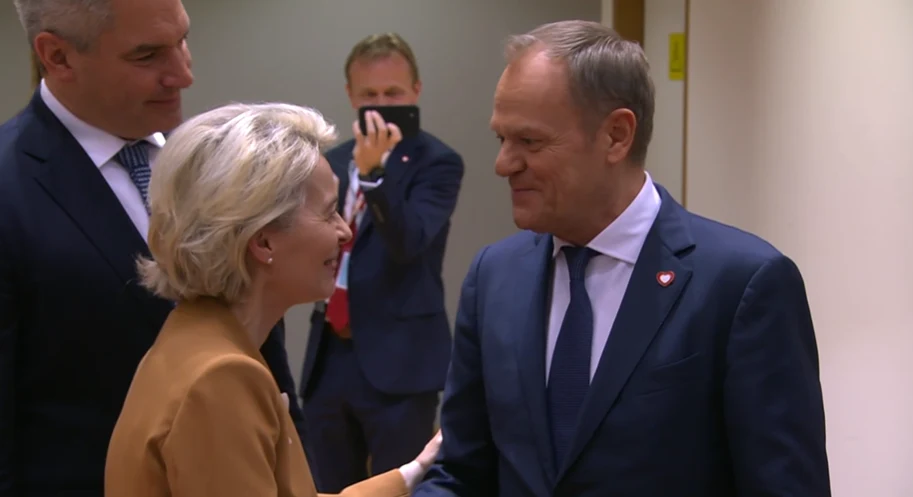 Donald Tusk przywitał się z szefową KE Ursulą von der Leyen