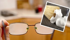 Natrzyj okulary tym produktem z łazienkowej szafki za 5 zł, a nigdy więcej nie zaparują