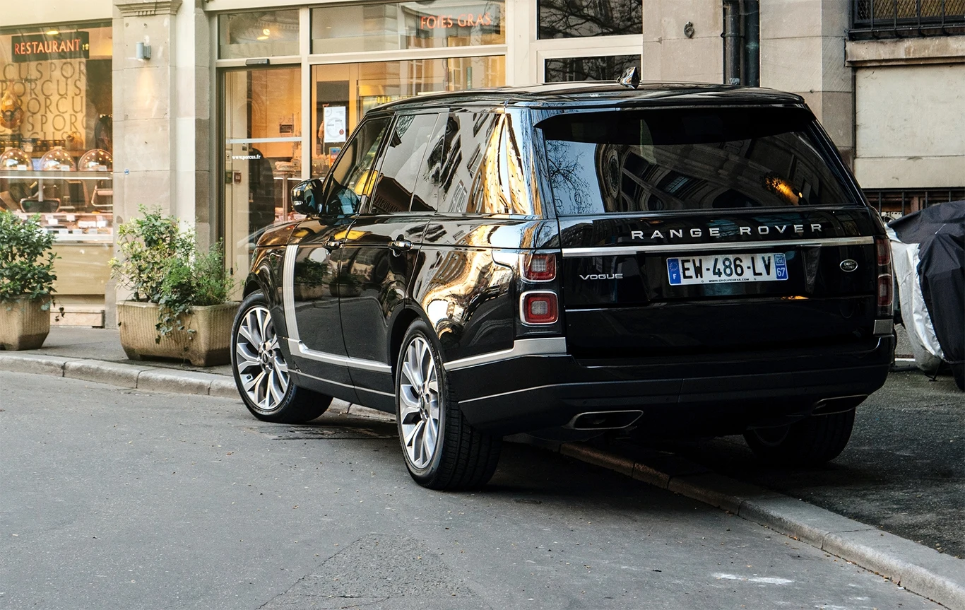 Kierowcy parkują na chodniku, a potem dziwią się, że lecą mandaty Kierowcy parkują na chodniku, a potem dziwią się, że lecą mandaty