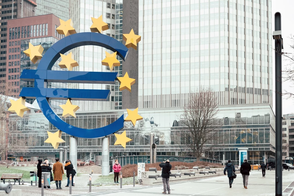 Strefa euro wzrosła w tempie szybszym, niż spodziewali się tego eksperci. Czy to wpłynie na decyzję EBC?