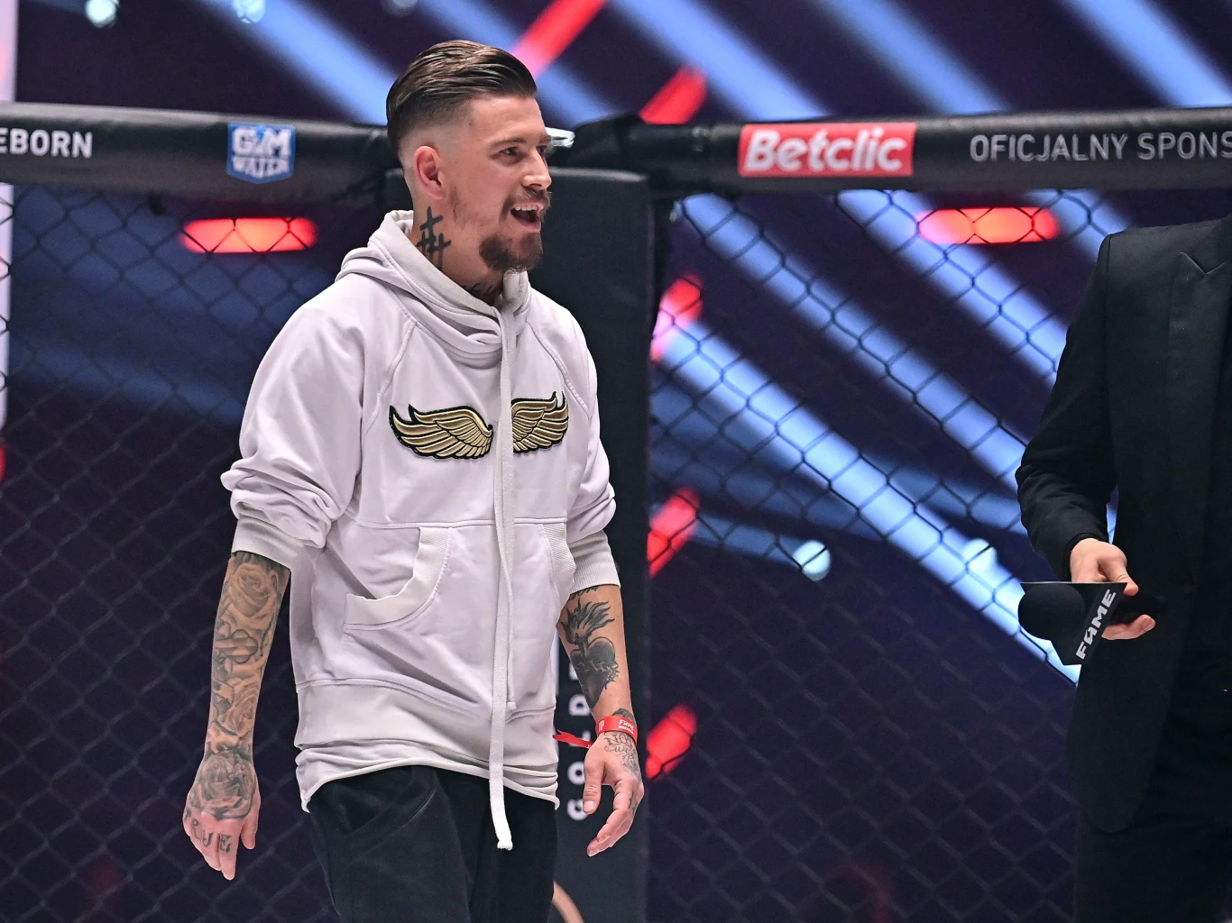 Jakub Kosecki podpisał kontrakt z federacją Fame MMA Jakub Kosecki podpisał kontrakt z federacją Fame MMA