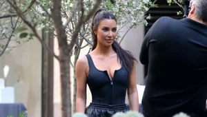 Kim Kardashian chwali się boską sylwetką. Jak ona to robi?