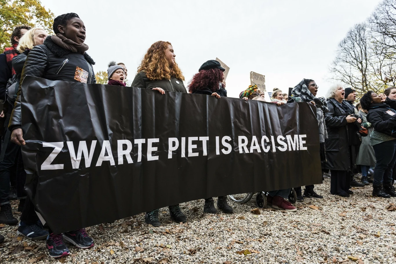 Holendrzy protestują przeciwko kontrowersyjnej tradycji