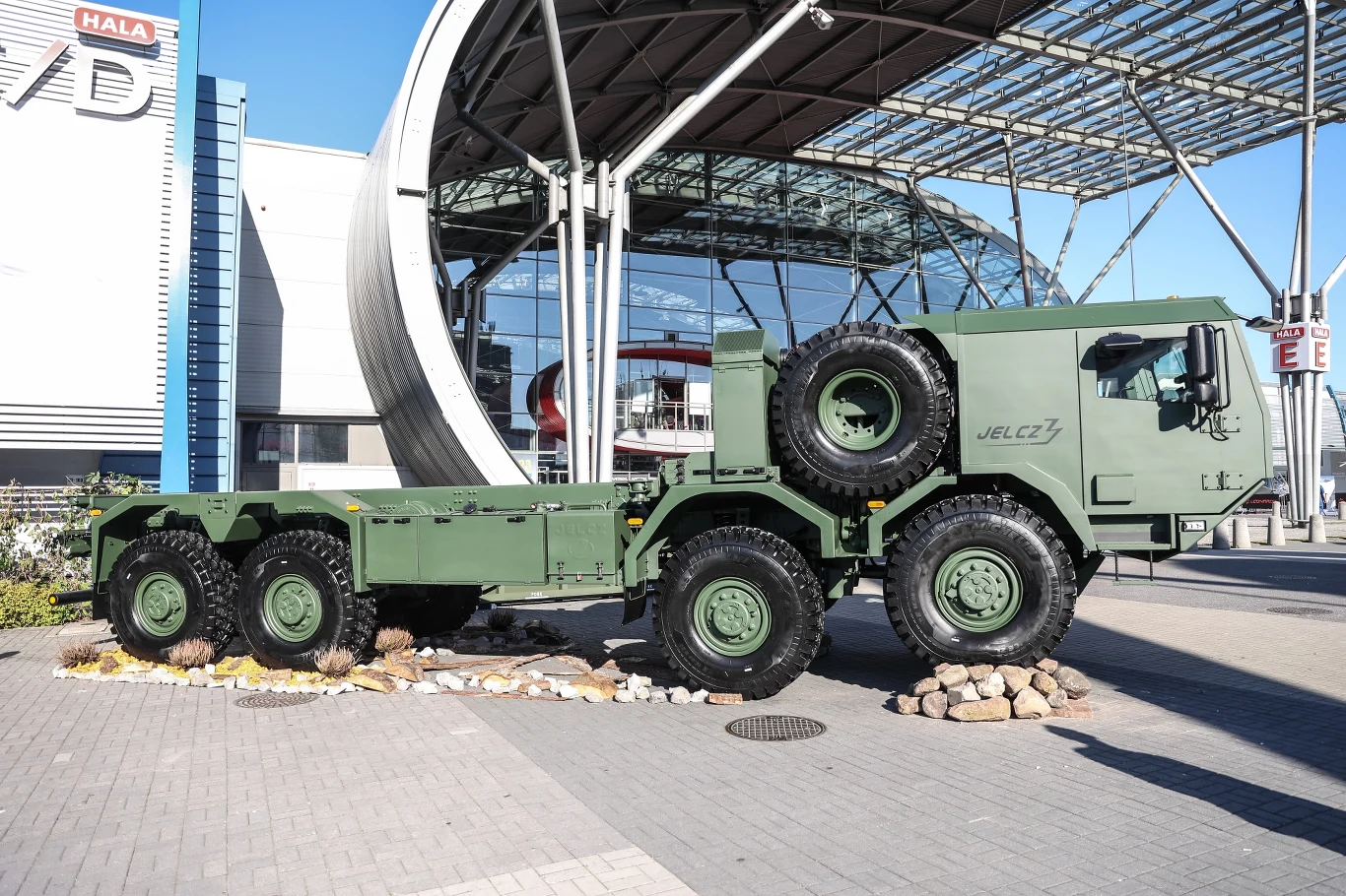 Prototypowy Jelcz 8x8 trzeciej generacji / fot. Targi Kielce/MSPO
