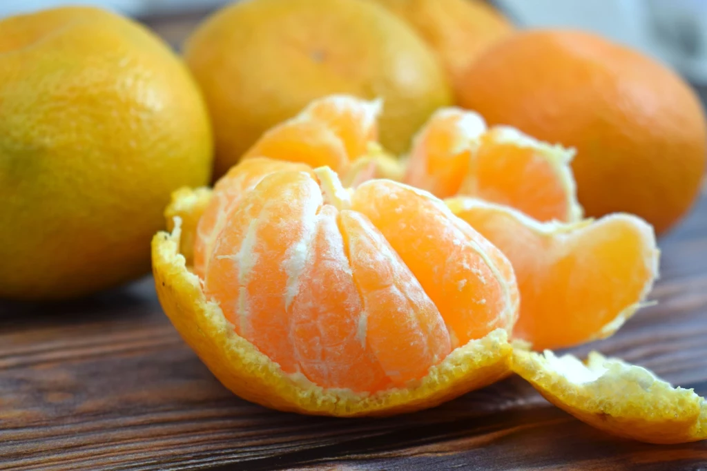 Skórki z mandarynek wykorzystamy zarówno w kuchni, jak i do sprzątania