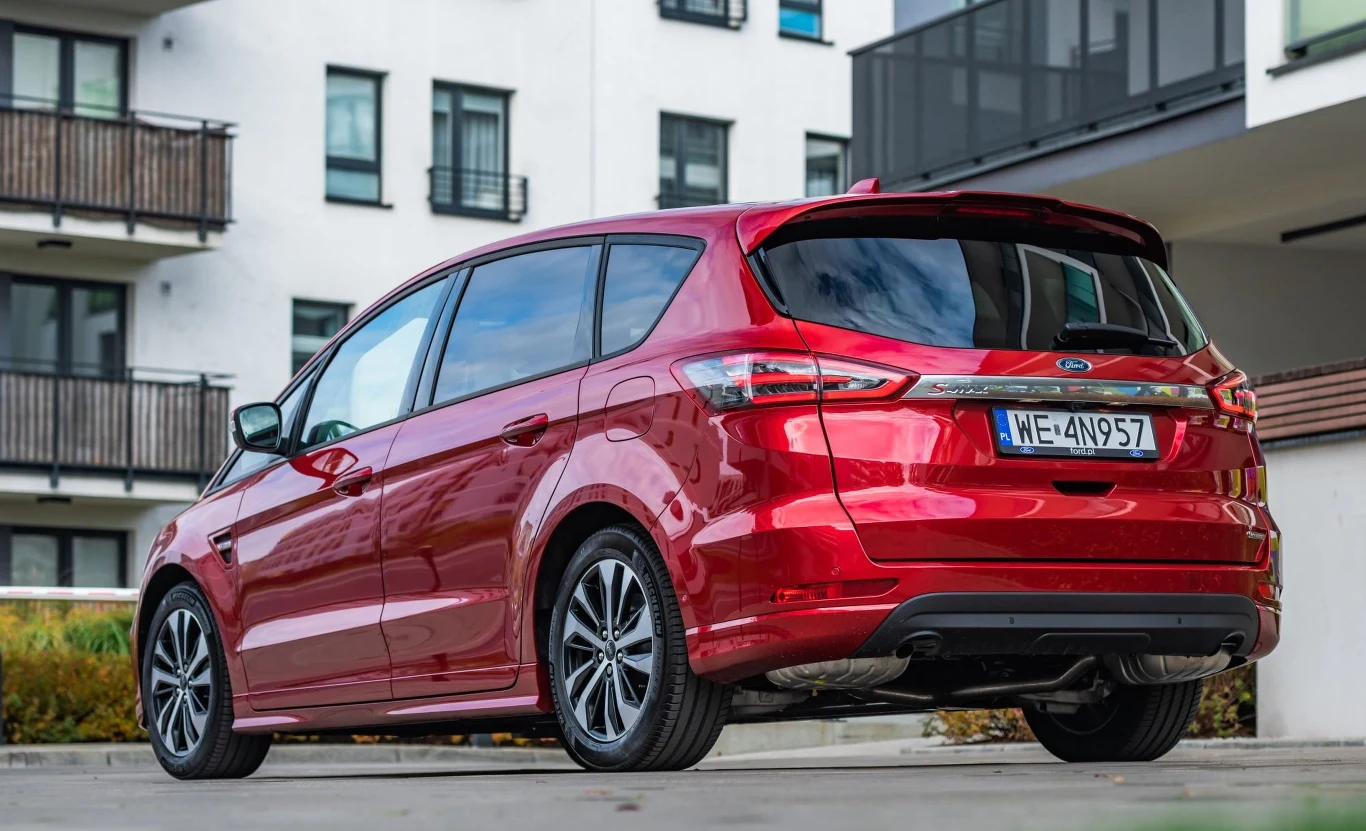 Ford S-Max oferowany był w trzech wersjach benzynowych. Ford S-Max oferowany był w trzech wersjach benzynowych.