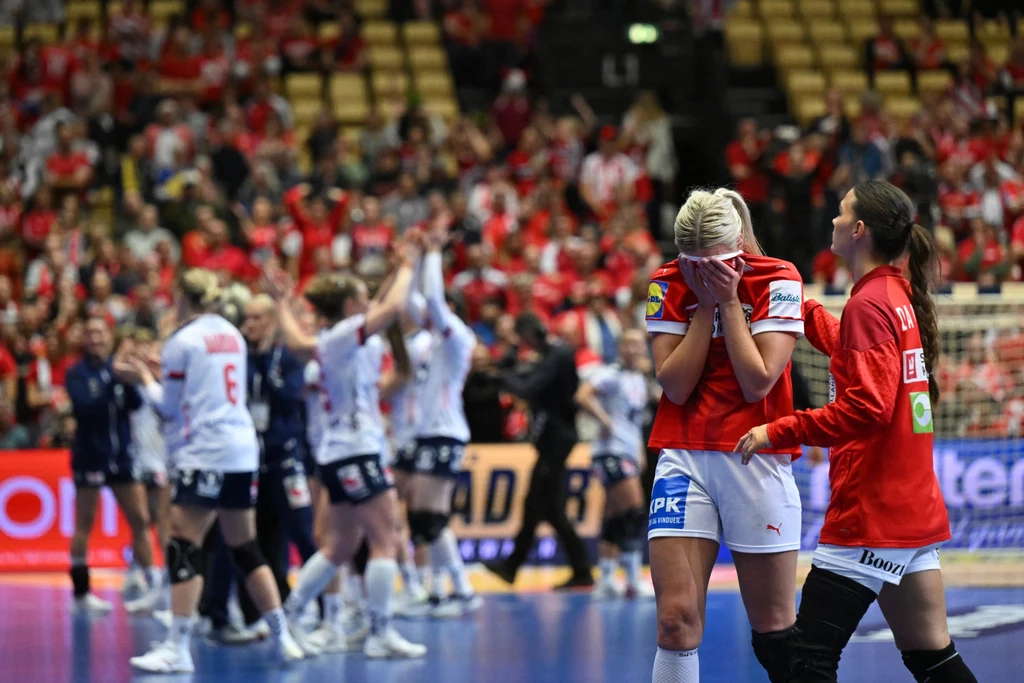 Radość Norweżek, rozpacz Dunek. O awansie do finału mistrzostw świata rozstrzygnął rzut w ostatniej sekundzie dogrywki Radość Norweżek, rozpacz Dunek. O awansie do finału mistrzostw świata rozstrzygnął rzut w ostatniej sekundzie dogrywki