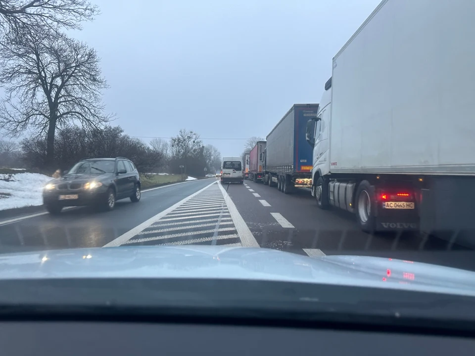 Kolejka do przejścia granicznego w Dorohusku