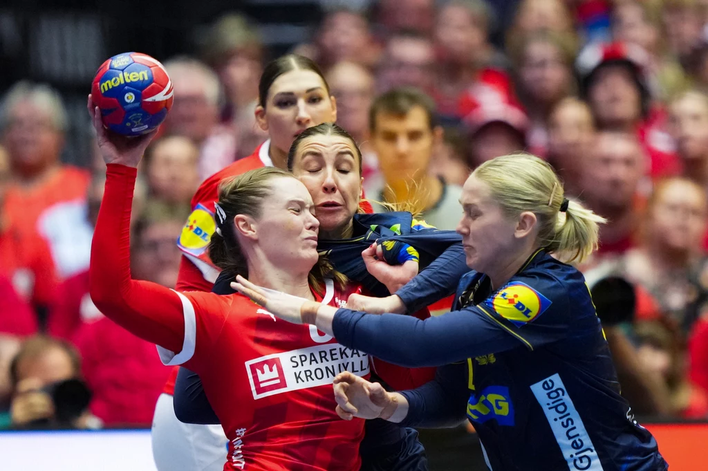 Anne Mette Hansen przyczyniła się do tego, że reprezentacja Dania wywalczyła brąz w mistrzostwach świata i olimpijską kwalifikację Anne Mette Hansen przyczyniła się do tego, że reprezentacja Dania wywalczyła brąz w mistrzostwach świata i olimpijską kwalifikację