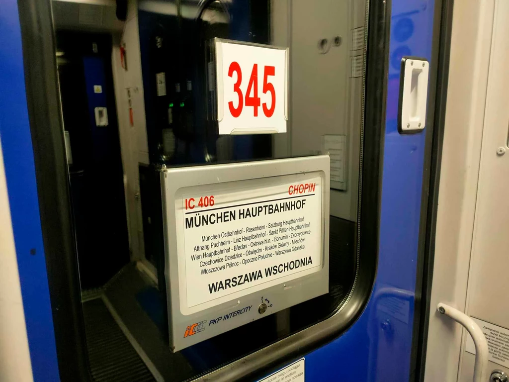 Tablica w pociągu Monachium - Warszawa Tablica w pociągu Monachium - Warszawa