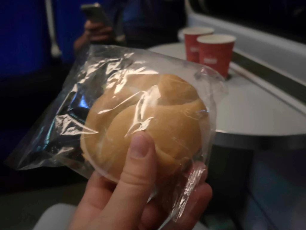 Poranny posiłek w pociągu Poranny posiłek w pociągu