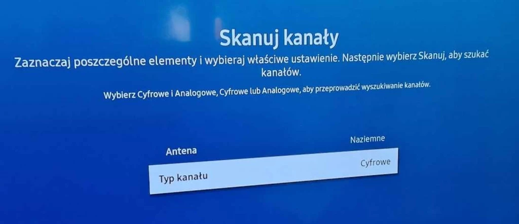 Strojenie kanałów telewizji naziemnej w ustawieniach telewizora Samsung.