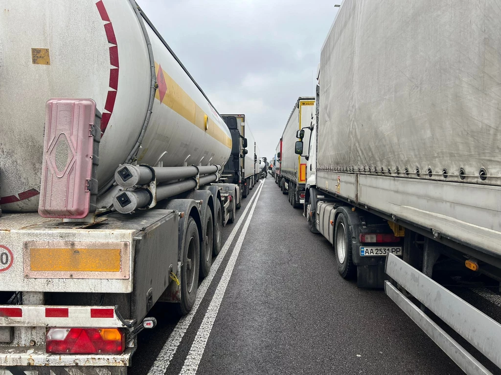 Na granicy polsko-ukraińskiej czekają tysiące tirów