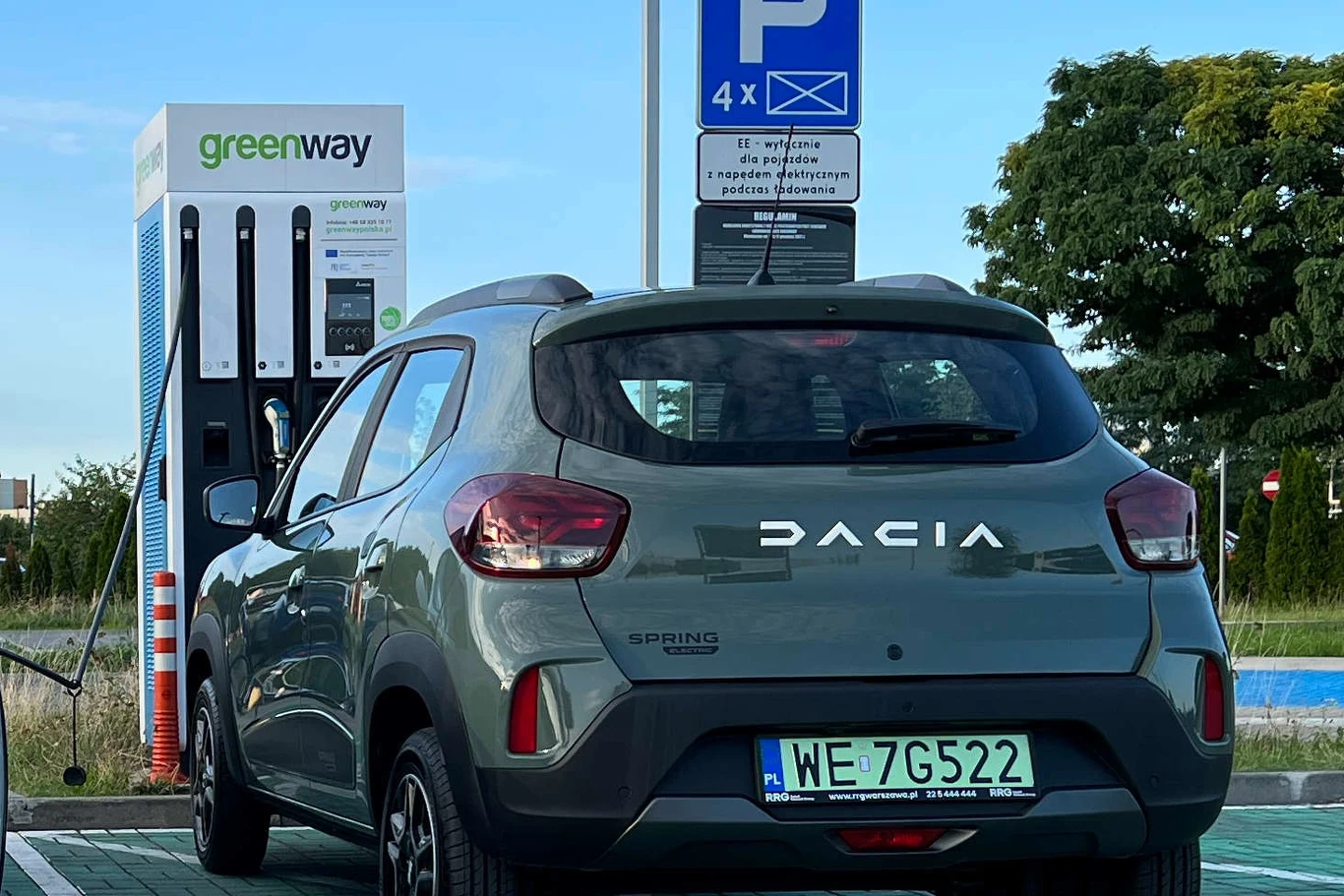 Do końca 2024 roku stacje ładowania GreenWay mają znajdować się na 284 parkingach sklepów Aldi./zdjęcie ilustracyjne/