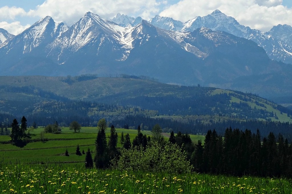 Tatry są piękne o każdej porze roku. Teraz krajobraz przyozdobiła dodatkowo niezwykła chmura /zdj. ilustracyjne