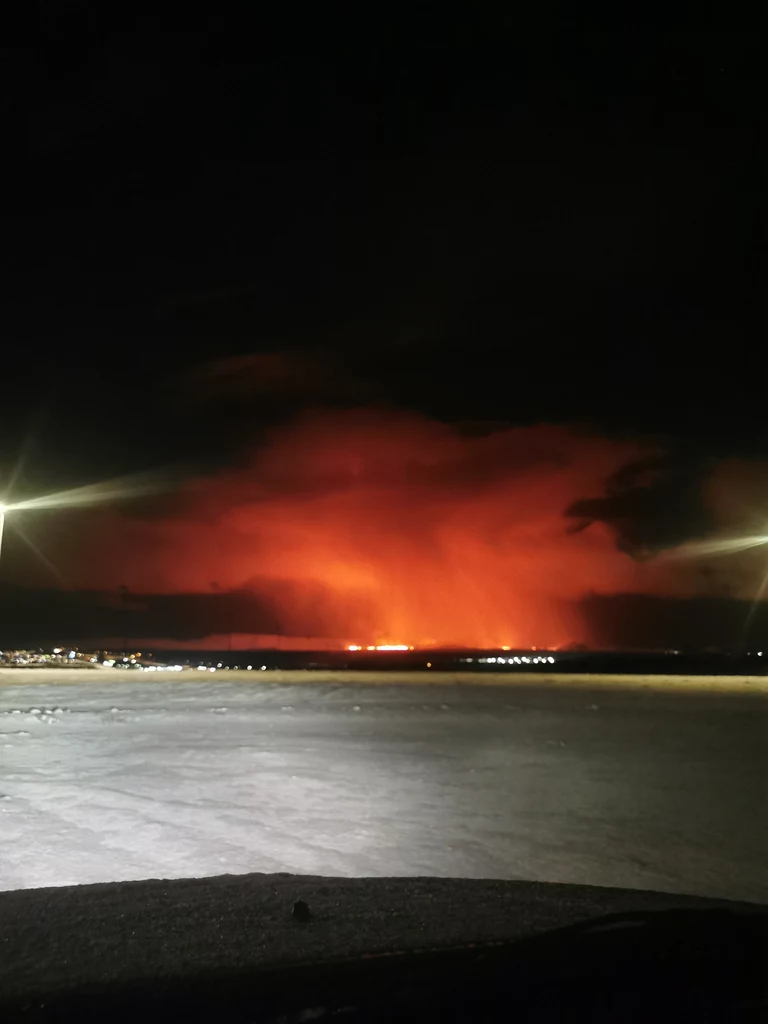 Tak wygląda erupcja wulkanu z odległości około 20 km