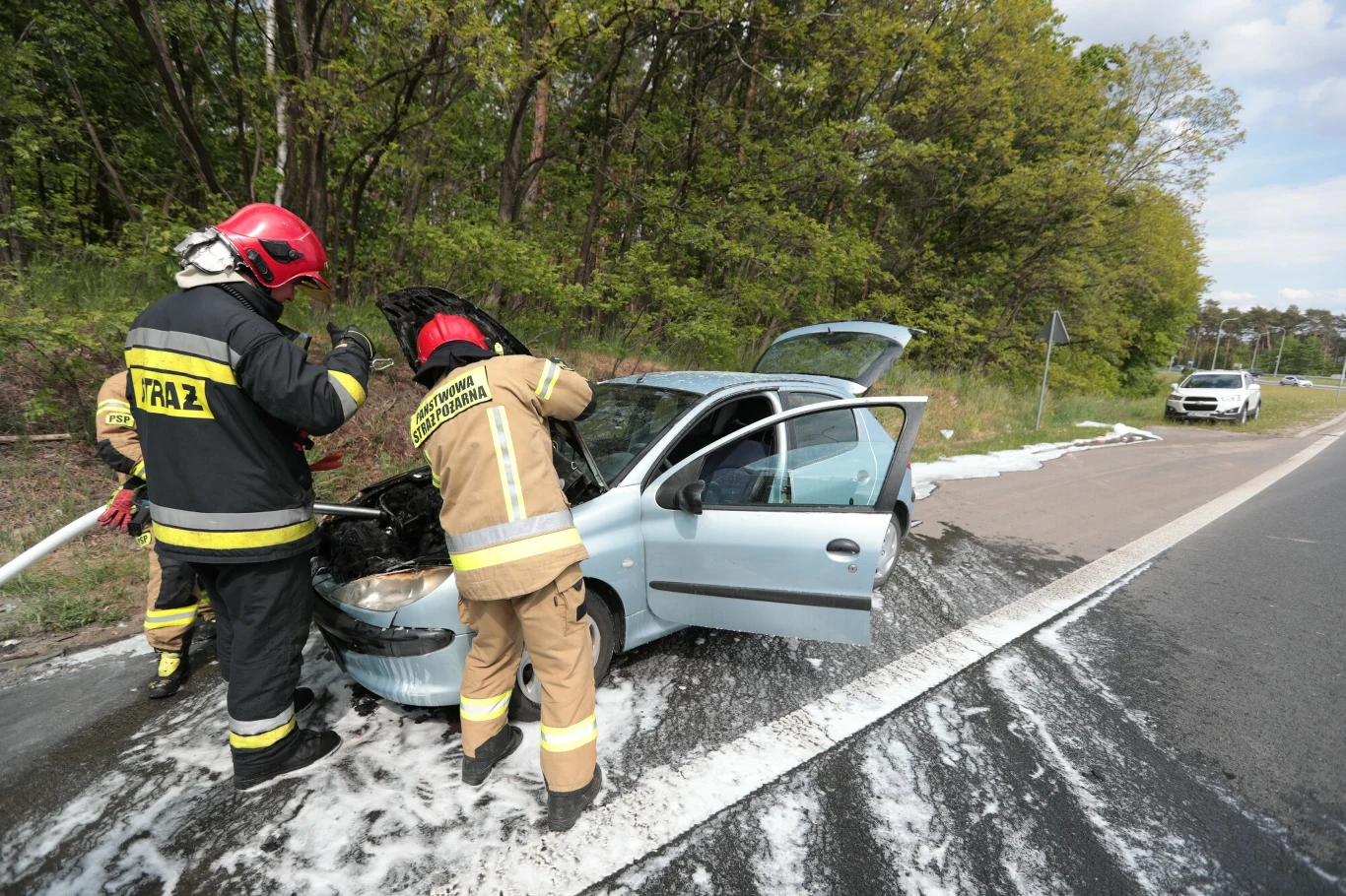To prawda - paliwo E10 nie zepsuje silnika samochodu. Listy pojazdów, które nie są dostosowane do paliwa E10 powstały po to, by chronić użytkowników przed groźnymi następstwami wycieków paliwa z rozszczelnionych elementów gumowych i aluminiowych To prawda - paliwo E10 nie zepsuje silnika samochodu. Listy pojazdów, które nie są dostosowane do paliwa E10 powstały po to, by chronić użytkowników przed groźnymi następstwami wycieków paliwa z rozszczelnionych elementów gumowych i aluminiowych