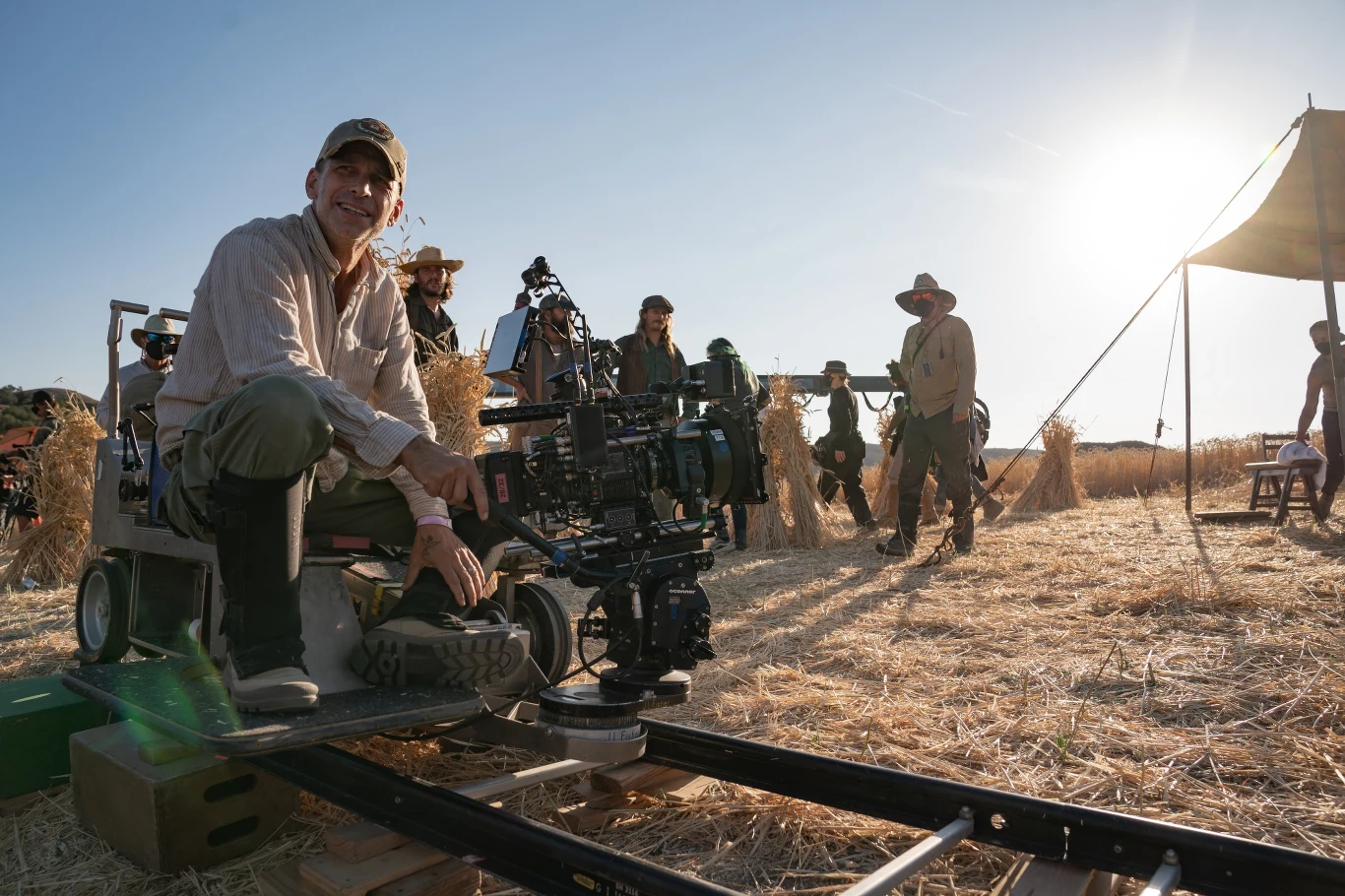 Zack Snyder na planie filmu "Rebel Moon - część 1: Dziecko ognia"