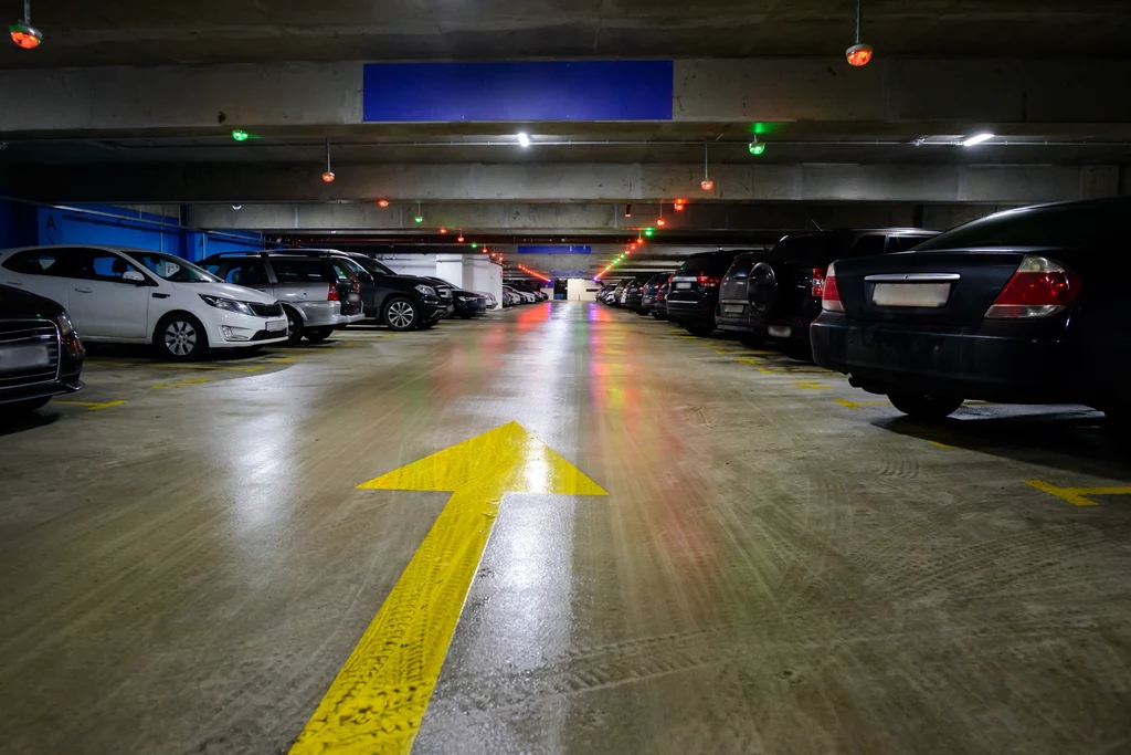 Zgubione na parkingu auto to częsty przypadek w świątecznym zamieszaniu.