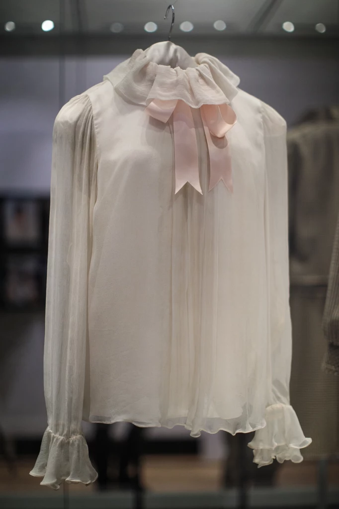 "Zaręczynowa" bluzka księżnej Diany jest jedną z najbardziej cenionych rzeczy w kolekcji ubrań Diany 