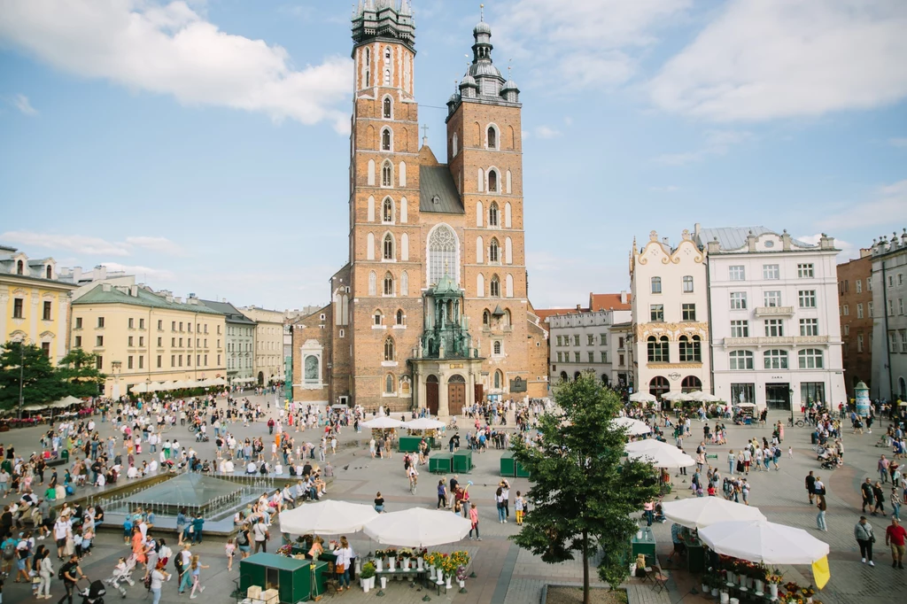 Muzeum Podziemia Rynku. Wejście do muzeum znajduje się w Sukiennicach, naprzeciwko Kościoła Mariackiego.