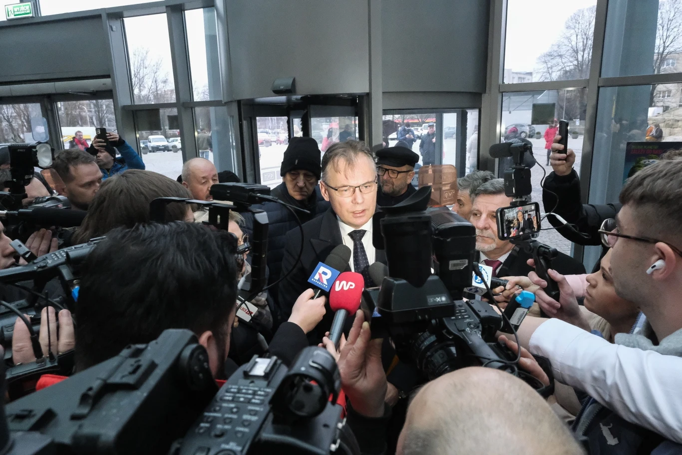 Poseł PiS Arkadiusz Mularczyk w budynku TVP przy ulicy Woronicza w Warszawie Poseł PiS Arkadiusz Mularczyk w budynku TVP przy ulicy Woronicza w Warszawie